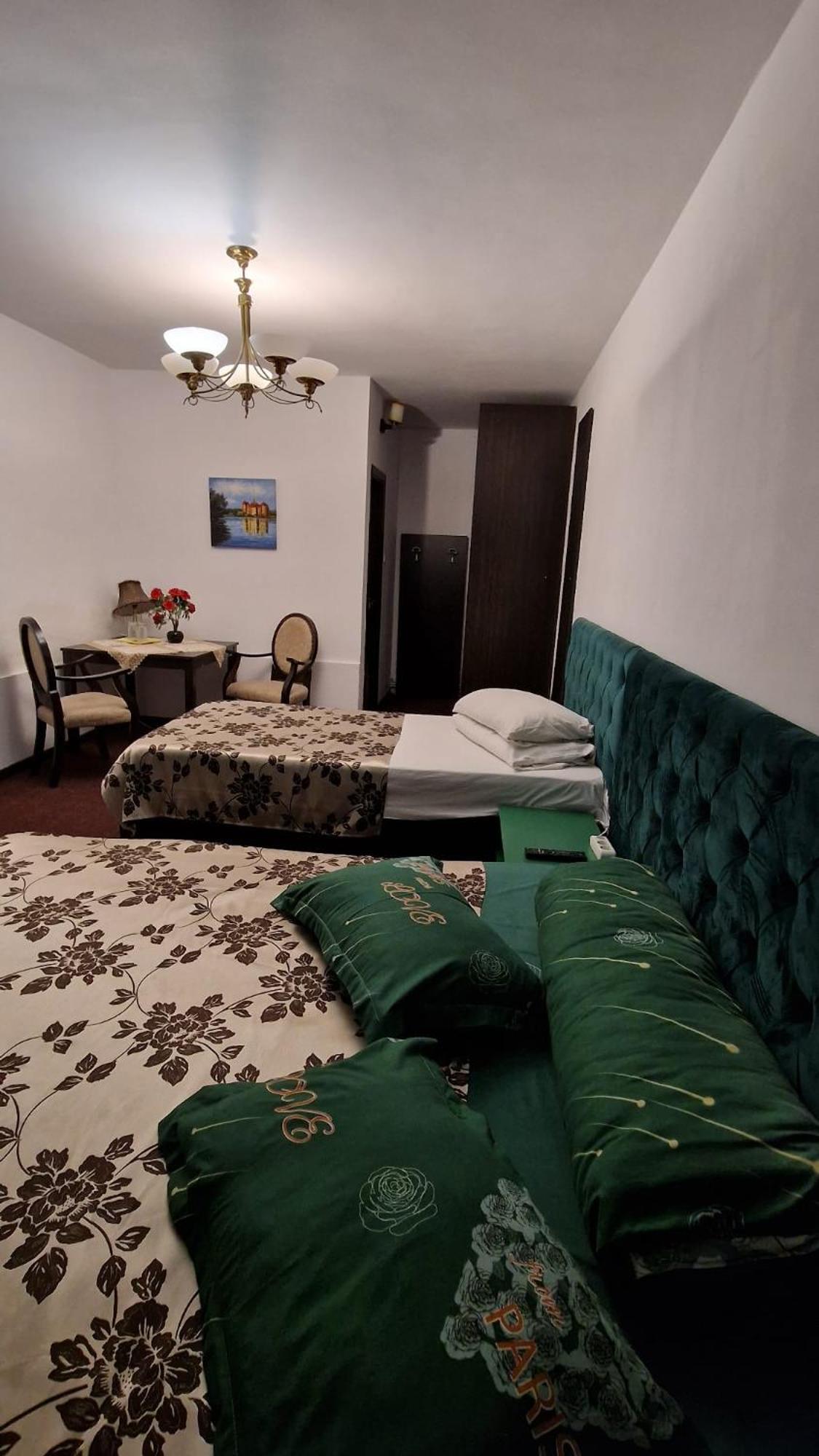 Pensiunea Toma Ploieşti Exteriör bild